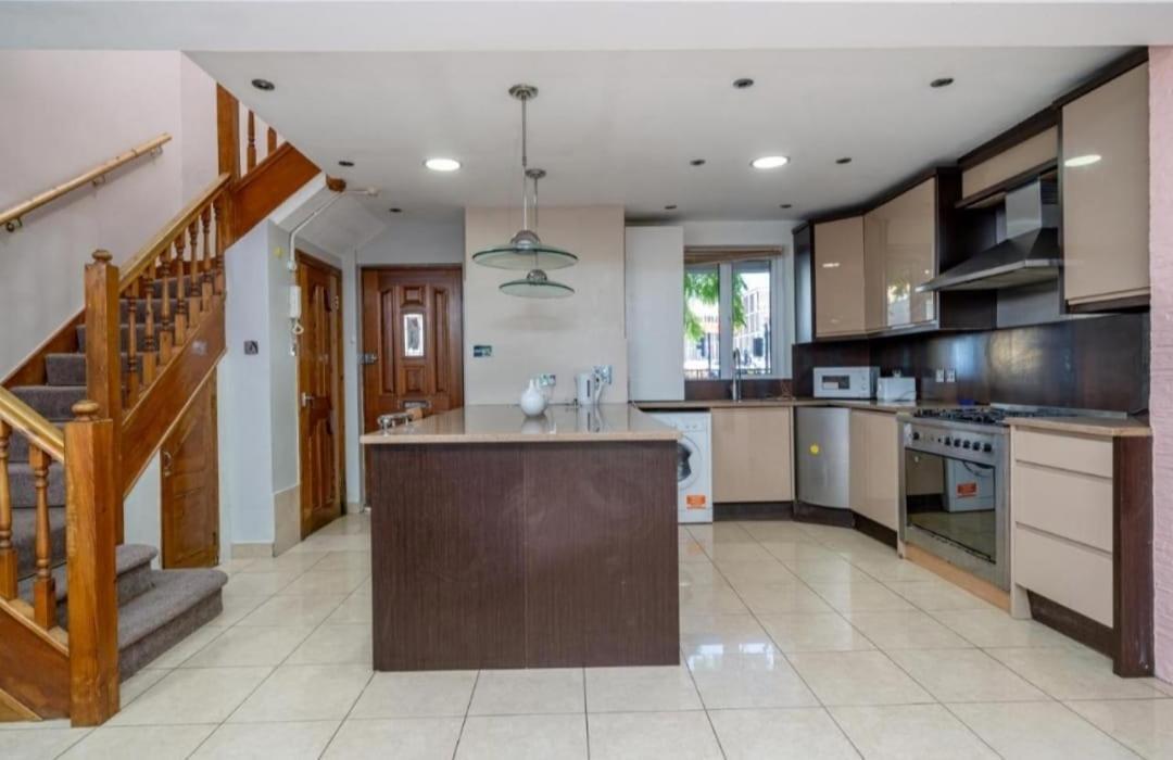 3 Bedroom Apartment London